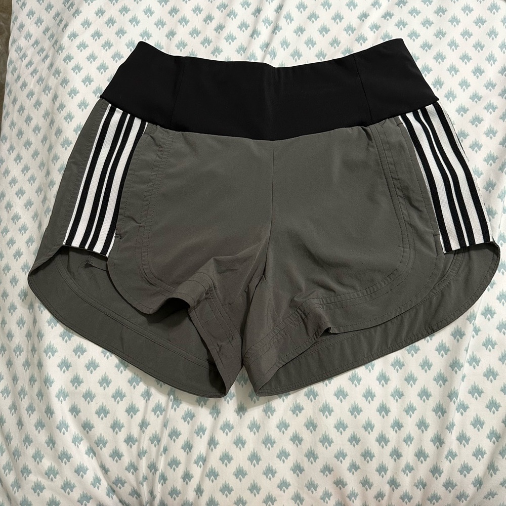 💜 Athleta shorts GUC